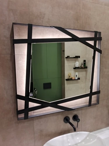 Настенное зеркало в стиле лофт с оригинальным дизайнерским оформлением