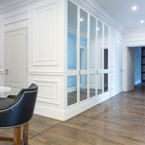 Зеркальное панно: изысканный акцент для современного интерьера