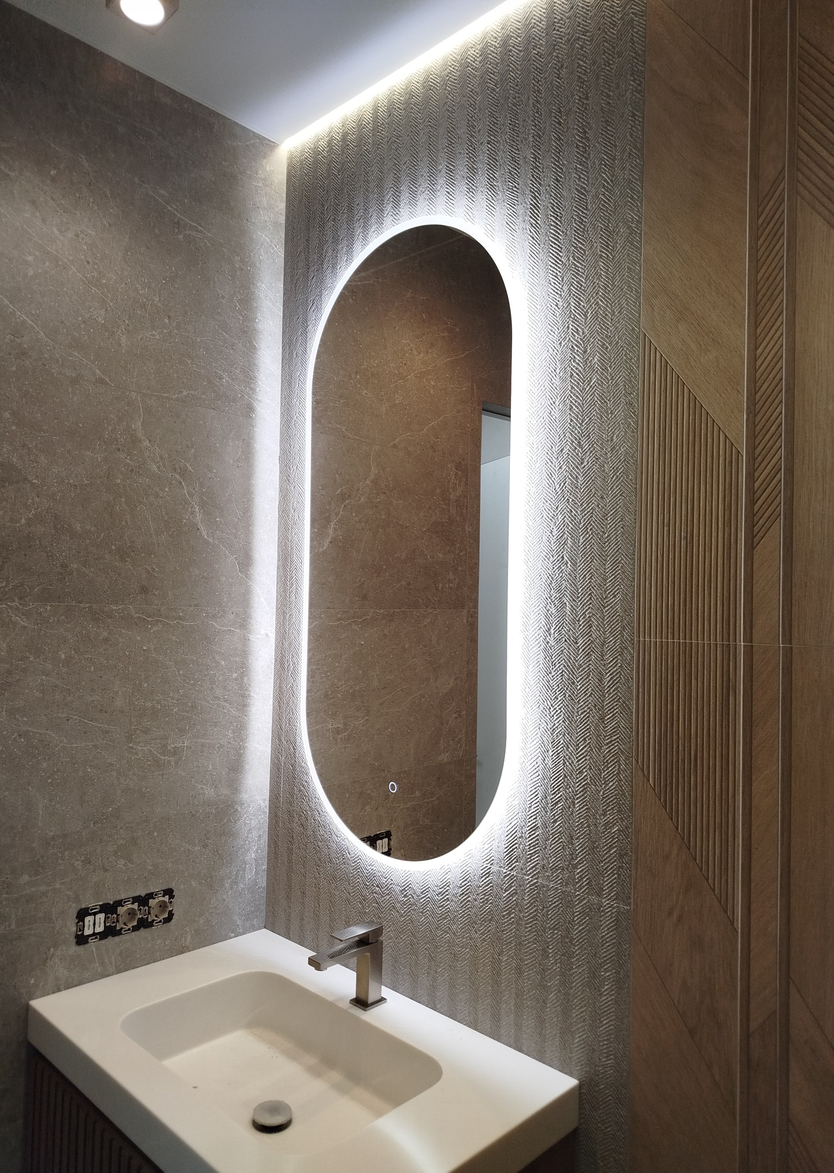 Зеркало с подсветкой в ванную