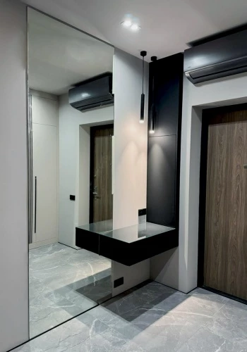 Зеркало в прихожую во всю стену с вырезом под полку