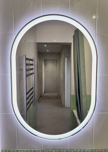 Овальное зеркало с подсветкой