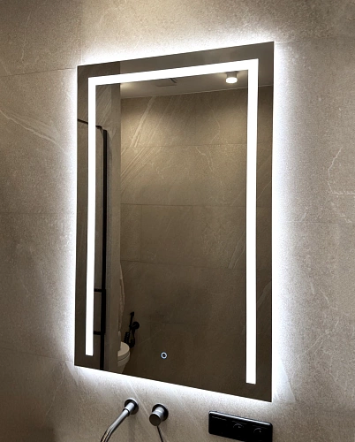 Зеркало с подсветкой в ванной комнате