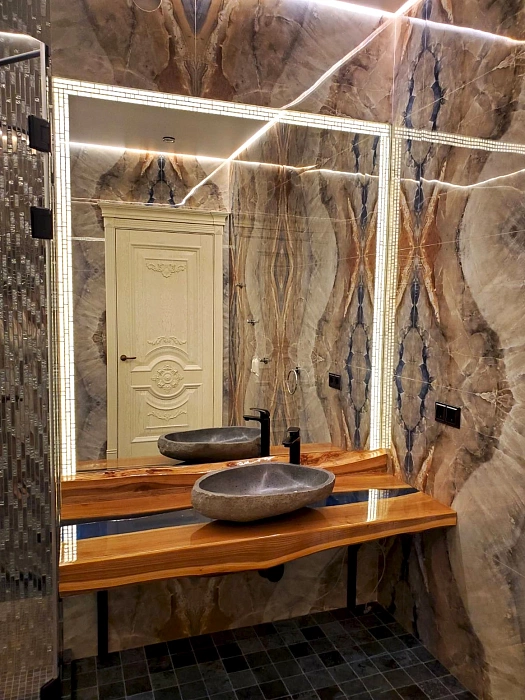 Зеркало с подсветкой квадратное в ванной