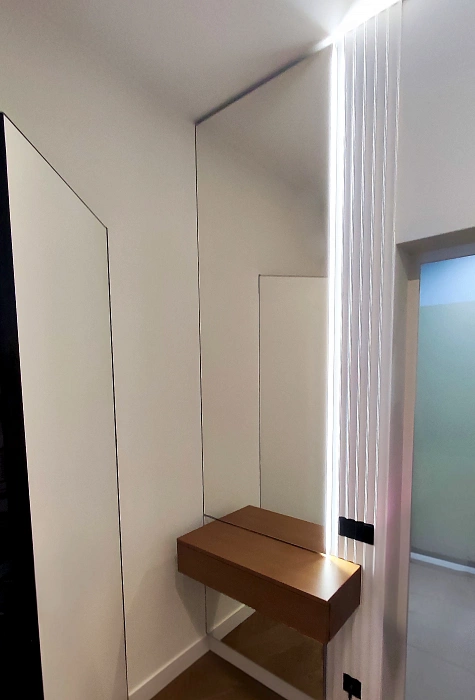 Прямоугольное зеркало под полку