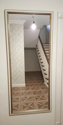 Прямоугольное зеркало в багете