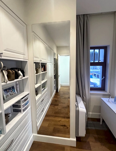 Зеркало прямоугольное в спальне