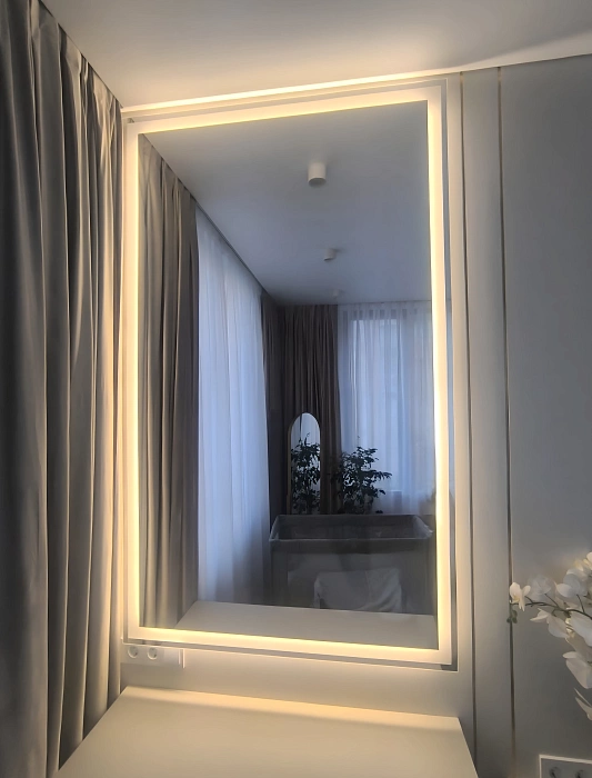 Зеркало прямоугольное с теплой подсветкой