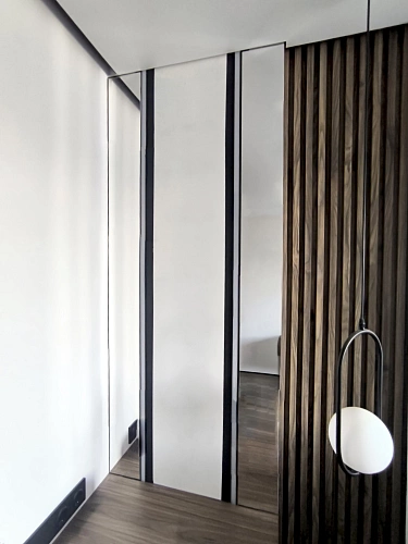 Прямоугольные зеркала в гостиной