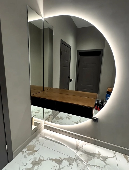 Полукруглое зеркало с подсветкой